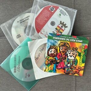 Christmas Music CD 4 Spanish and 1 Inglés.